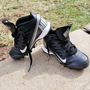 Boys Football/Tball/ Baseball cleats size 1y